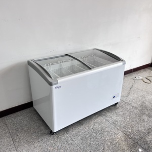 <span class=keywords><strong>Congélateur</strong></span> à affichage de crème glacée <span class=keywords><strong>Congélateur</strong></span> horizontal à porte en verre Réfrigérateur commercial <span class=keywords><strong>Congélateur</strong></span> coffre pour magasin pratique avec roues - Product Image 1