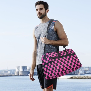 Nouveauté Sac de week-end imperméable à carreaux noir et rose, sac fourre-tout, grand sac de sport pour hommes et femmes - Product Image 5