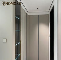 Conception de dressing moderne de luxe sur mesure pour projets résidentiels de chambres à coucher, avec organisation flexible