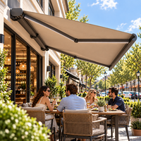 Store banne cassette moderne avec housse en tissu rétractable et mécanisme d'entraînement dissimulé pour terrasses de toit et espaces de loisirs
