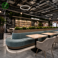 Ensemble de mobilier de restaurant industriel moderne sur mesure : banquette incurvée, tables et chaises en bois pour hôtel et restaurant
