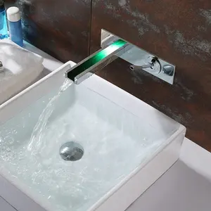 Banyo krom kaplama duvar lavabo musluk lavabo su musluklar içinde uzun şelale spout ile LED ışık MLFALLS