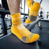 Chaussettes de sport unisexes antidérapantes pour hommes et femmes, absorbant la sueur, pour la course à pied, le badminton, le printemps et l'automne.