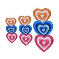 Coeur vêtements Patch camionneur chapeau Patch arc-en-ciel coeur personnalisé en gros brodé fer sur patchs