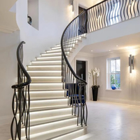 Modernes Design Kommerzielle Villa Innen-Metallwendeltreppe mit Massivholz-Glasgeländer Umweltfreundliche Gusseisen-Konstruktion