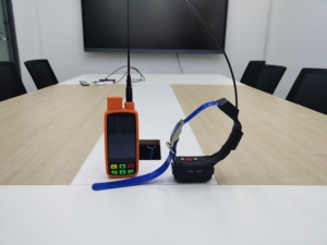 เครื่องติดตามสุนัขแบบพกพา eSEEK GPS 1 เครื่อง + ปลอกคอ 1 ชิ้น พร้อม PDA และปลอกคอ รองรับ 4G VHF สลับสัญญาณอัตโนมัติ ระยะ 7 กม. ใช้งานได้แม้ไม่มีเครือข่าย สำหรับการล่าสัตว์และการติดตาม - Product Image 1