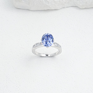 Anillo de Boda Clásico de Plata de Ley S925 con Zafiro Cultivado en Laboratorio, Alta Calidad con Engaste de Puntas - Product Image 1