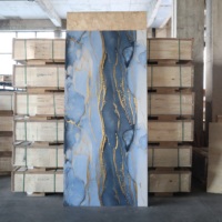 Feuille de marbre en PVC imperméable de taille personnalisée à haute brillance avec motif bleu or, panneau mural léger pour la maison et le commerce