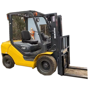 Chariot élévateur diesel Komatsu d'occasion de 3 tonnes, chariot élévateur Komatsu FD30 d'occasion à bas prix avec une hauteur de levage de 4,5 m et des fourches de 1070 mm - Product Image 1