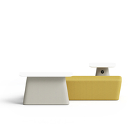 Canapé de bureau moderne en promotion, sectionnel et modulaire, avec plateau en mélamine, revêtement en tissu, base métallique, option de chargement USB, idéal pour hall d'entrée