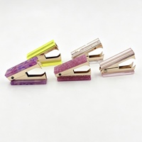 Découseur de mini-agrafes en métal multifonctionnel pour bureau, petit outil de retrait en acrylique avec logo personnalisé