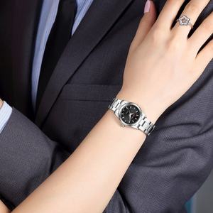 Reloj de Cuarzo Personalizado con Logotipo, de Aleación de Acero Inoxidable, Deportivo, Elegante, para Mujer, con Esfera de Cristal, Resistente al Agua, con Manecillas - Product Image 4