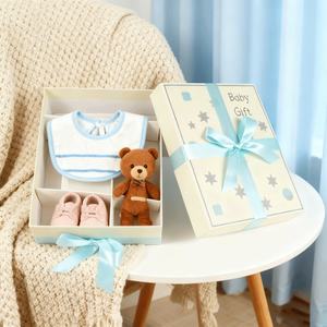 Boîte cadeau personnalisée biodégradable et écologique pour les faveurs de baby shower avec un jouet, un jeu, un souvenir pour les vêtements et les chaussettes de bébé nouveau-né - Product Image 2