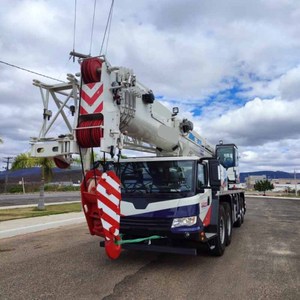 Grúa sobre Camión XCT90_BRI de 90 Toneladas con Pluma Telescópica de 48m Máx. Proveedor de Grúas de Alta Alcance con Altura de Elevación de 65 m - Product Image 4