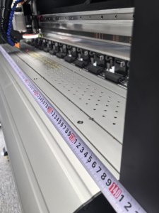 Machine de gravure et de découpe laser haute vitesse pour film vinyle HAoKE, super compatible, capable de couper à haute vitesse jusqu'à 15 mètres par minute - Product Image 5