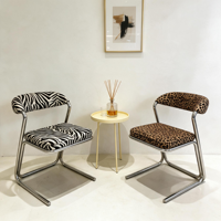 Chaise de salle à manger cantilever moderne, structure en métal chromé, chaise d'appoint rembourrée en similicuir imprimé zèbre et léopard pour restaurant