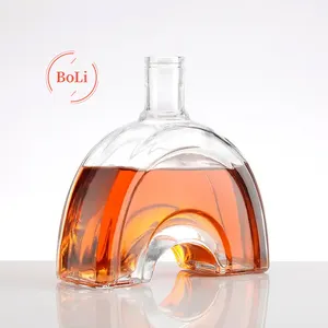 लेबल के साथ लक्जरी ब्रांडी शराब और स्पिरिट के लिए 375 एमएल 500 एमएल अनुकूलित पिरामिड आकार की शराब कांच की बोतलें