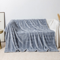 Vente en gros de plaids en polaire flanelle 100% polyester, couleur unie, doux, confortables, écologiques, tricotés, modernes, avec logo personnalisé, pour avion