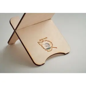 Supporto per telefono Grouw in betulla, gadget ecologici - Product Image 1