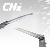 Lampe de voirie extérieure à LED CHZ Public Square 200W IP65 étanche en alliage d'aluminium alimentée par batterie avec détecteur de mouvement