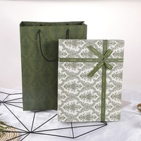 Boîte cadeau rigide carrée vintage personnalisée, exquise, souvenir de Noël, avec gaufrage, laminage mat, doublure en éponge