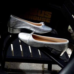 <span class=keywords><strong>Scarpe</strong></span> singole da <span class=keywords><strong>donna</strong></span> con décolleté professionali <span class=keywords><strong>scarpe</strong></span> da ballo con arco <span class=keywords><strong>tacco</strong></span> spesso Versatile <span class=keywords><strong>tacco</strong></span> <span class=keywords><strong>medio</strong></span> <span class=keywords><strong>argento</strong></span> <span class=keywords><strong>scarpe</strong></span> singole da <span class=keywords><strong>donna</strong></span> - Product Image 4