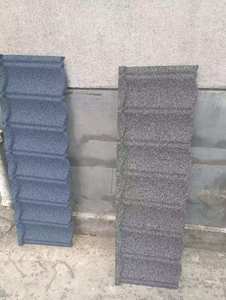 Tuiles de toiture en métal ondulé en aluminium résistant à la chaleur, revêtues de pierre, pour appartements, <span class=keywords><strong>prix</strong></span> fabricant, vente en gros - Product Image 1