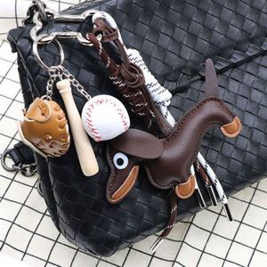 Llavero de piel sintética con diseño de perro Dachshund de dibujos animados, ecológico, bonito, con clip para bolso, cadena de metal, venta al por mayor, OEM, accesorio para amantes de las mascotas - Product Image 4