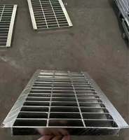 Grille en acier galvanisé à barreaux dentelés antidérapants pour marche d'escalier, couvercle de caniveau de drainage pour plateforme industrielle, passerelle, drainage municipal