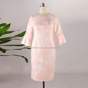 Ensemble de costumes formels personnalisés rose clair à manches évasées pour femmes, grandes tailles, tenues pour dames, costume d'église - Product Image 1