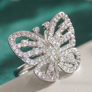Anello a forma di farfalla scintillante per donna, elegante gioiello da dito alla moda - Product Image 1