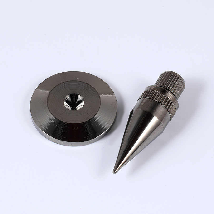 Noir un clou + un tampon