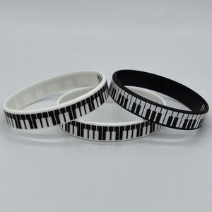 Bracelets en silicone avec logo personnalisé sur le thème de la musique, bracelets en silicone pour sérigraphie personnalisés - Product Image 5