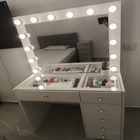 Luminosité réglable Lumières LED Grand miroir 6 tiroirs Ensemble de coiffeuse en bois avec table de vanité de chambre à coucher moderne pour hôtels