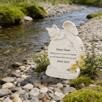 Statue commémorative de chat ange en résine personnalisable - Nom/date/citation gravable, design avec accent floral, idéal pour la décoration de jardin