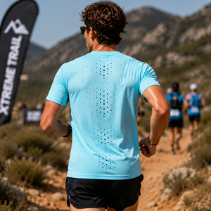 Camiseta deportiva sin costuras para hombre, con perforación láser personalizada, de secado rápido, 90 g/m², malla ultraligera, para maratón, eventos de club. - Product Image 2