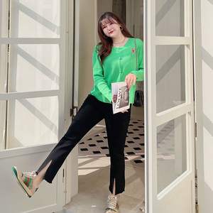 Jeans de Mujer Runqi N7502 Talla Grande, Corte Ajustado, Diseño con Abertura en el Bajo, Algodón Elástico Negro - Product Image 4