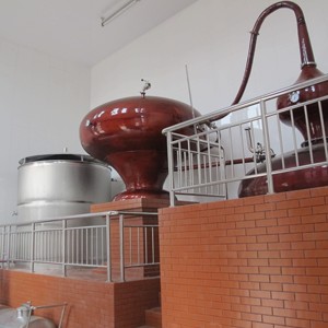 Équipement de <span class=keywords><strong>distillerie</strong></span> de vin, alambic à <span class=keywords><strong>cognac</strong></span> de Charente 400L, distillateur de brandy en cuivre automatique - Product Image 5