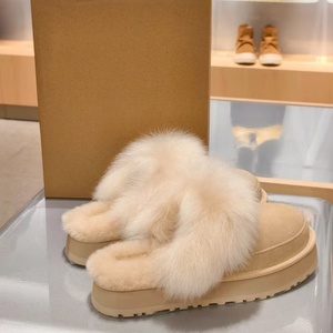 Chaussons en fourrure d'hiver Ugs - Fabriqués en cuir de haute qualité, chaussons pour femmes adaptés à la tenue décontractée et aux conditions par temps neigeux - Product Image 6