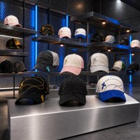 Casquette de baseball de luxe en métal avec strass, broderie intégrale FLYING, boucle couronne métallique, doublure satinée, en daim, Gorras, logo personnalisé