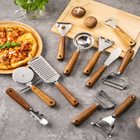 Nouvel ensemble d'ustensiles de cuisine en acier inoxydable : éplucheur, râpe à fromage, roulette à pizza, couteau – Kit combiné pour la pâtisserie domestique