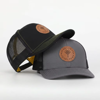 Casquette Trucker Classique 6 Panneaux en Cuir Bicolore avec Logo Brodé, Visière Pré-courbée, Filet et Fermeture Snapback – Vente en Gros