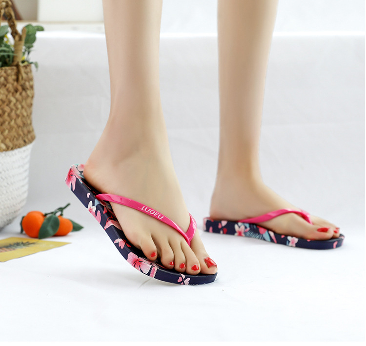 Latest Ladies Filpflops Summer Outside Wearing Flip Flops Flat Beach Slippers For Girls
