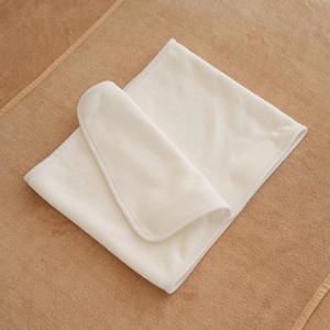 Turban blanc <span class=keywords><strong>anti</strong></span>-frisottis à séchage rapide pour tous les styles de cheveux Absorbant et léger Accepte le logo personnalisé - Product Image 2