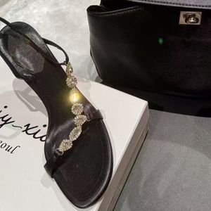 Sandales tendance en métal avec semelle dorée, nouvelle collection 2025, chaussures à talons pour femmes - Product Image 5