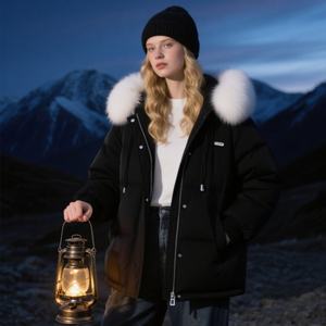 Abrigo de Invierno Blanco con Capucha para Mujer, Personalizable 2025 - Corte Holgado con Cremallera Metálica y Opciones de Bolsillos Personalizados - Product Image 5