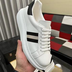 เทรนด์แฟชั่นฤดูใบไม้ผลิปี 2026 รองเท้าผ้าใบทรงโอเวอร์ไซส์สไตล์เรโทร น้ำหนักเบา สวมใส่สบาย รุ่น Mc.Queen Alexander - Product Image 1