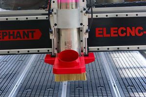 Routeur CNC 1325 de haute précision avec changement d'outil automatique pour le travail du bois et des panneaux écologiques en Estonie - Product Image 2