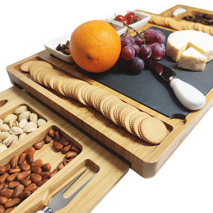 Ensemble de planches à fromage en bambou multifonctionnelles avec plateau coulissant pour servir fromage, fruits et pain - Product Image 4