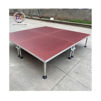 Scène mobile en aluminium réglable en hauteur pour cérémonies de mariage, spectacles théâtraux, activités sur campus et événements caritatifs.